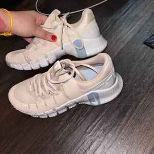 Nike Women's Light Beige Sneakers